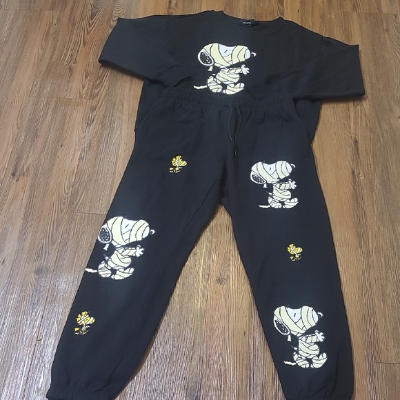 Peanuts Pants - Peanuts Black Apparel Tag for women zise m used good condition.‎